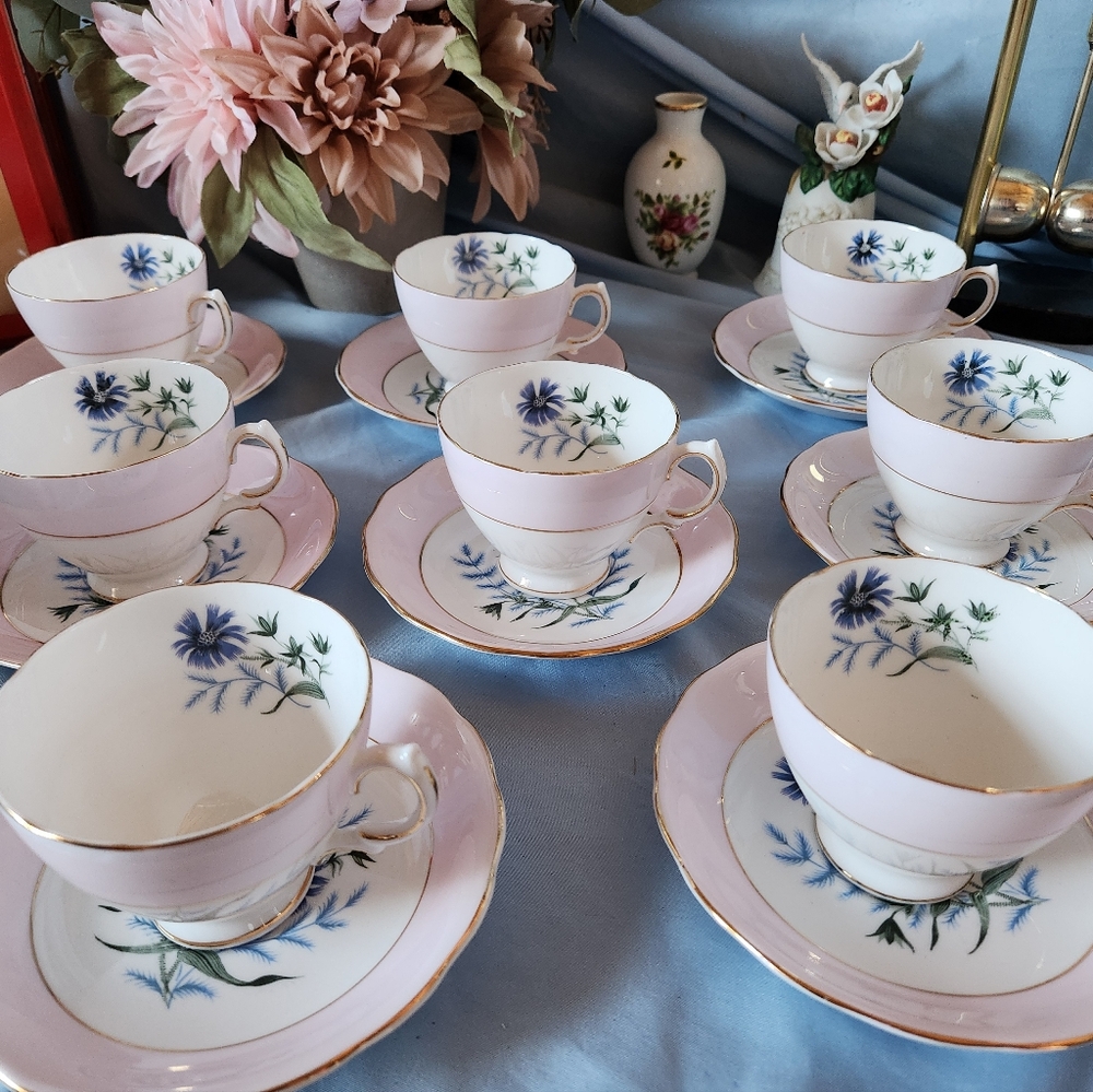 Beautiful Pink Colclough Bone China Cup And Saucers Set Of 8 Made In ENGLAND - Picture 3 of 11